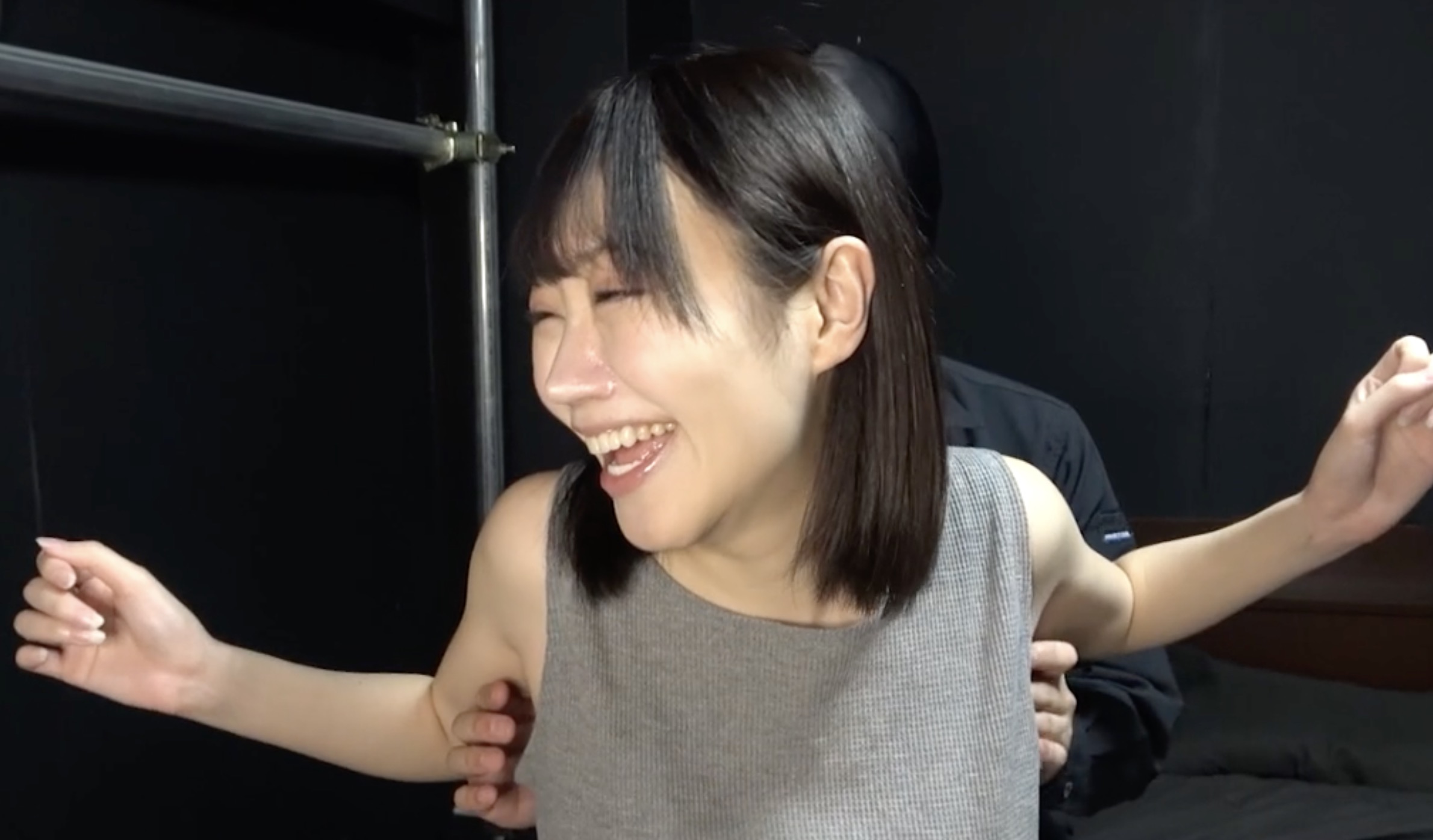 足裏・脚フェチ作品として見る「【くすぐりフェチ】琥珀ややの「今日の感想とややちゃんの弱点再確認をしてみた!」WAKA-077⑨」はどんな作品?