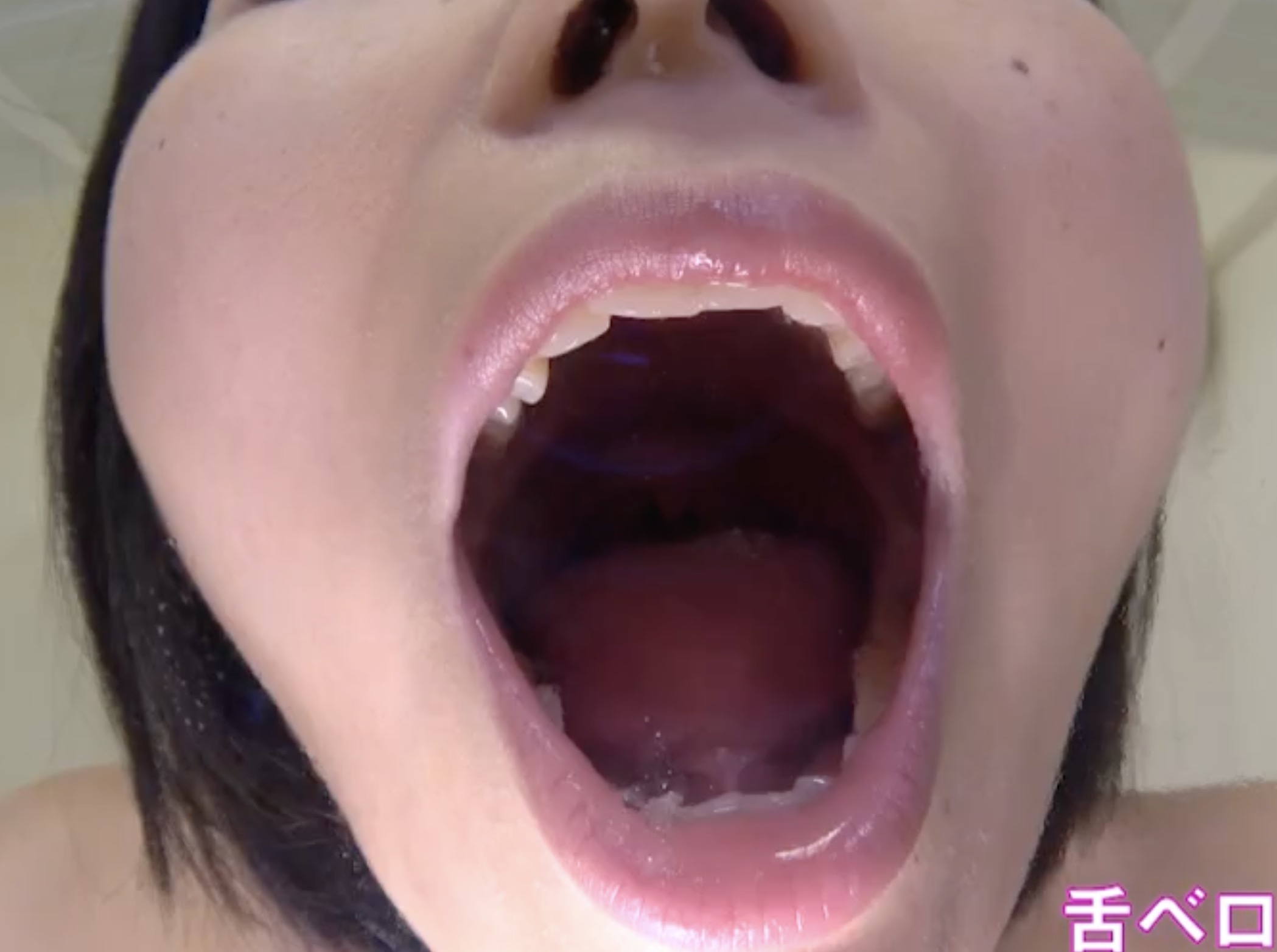 顔面密着と舌の動きをじっくり見られる中盤