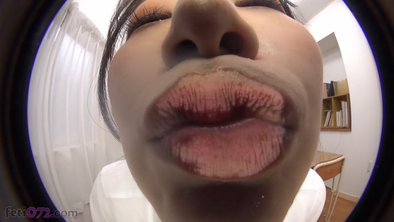 フレンチキスから豪快なベロキスへ変わる場面