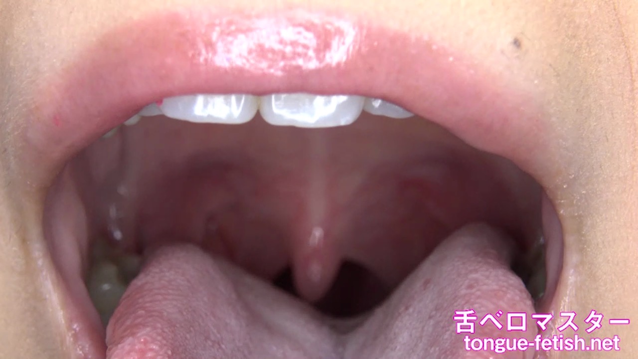 笑顔のギャル系美少女が舌ベロを見せる導入