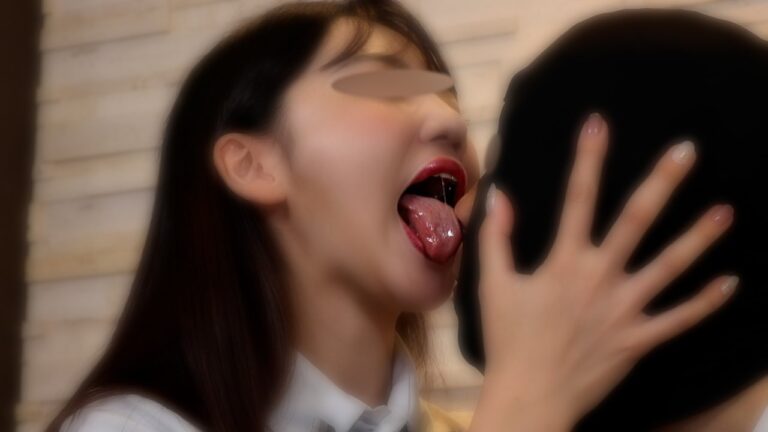 梨佳ちゃんの鼻フェラ、変態エロキス、ツバ垂らしのオンパレード手コキ!